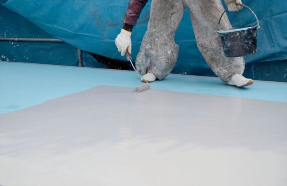 時間の経過により劣化が進む建物へ防水工事